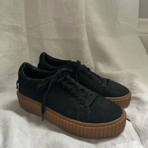 J slides stylish shoe